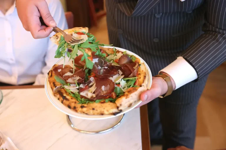 Authentic Italian pizza at Signor Sassi Florida